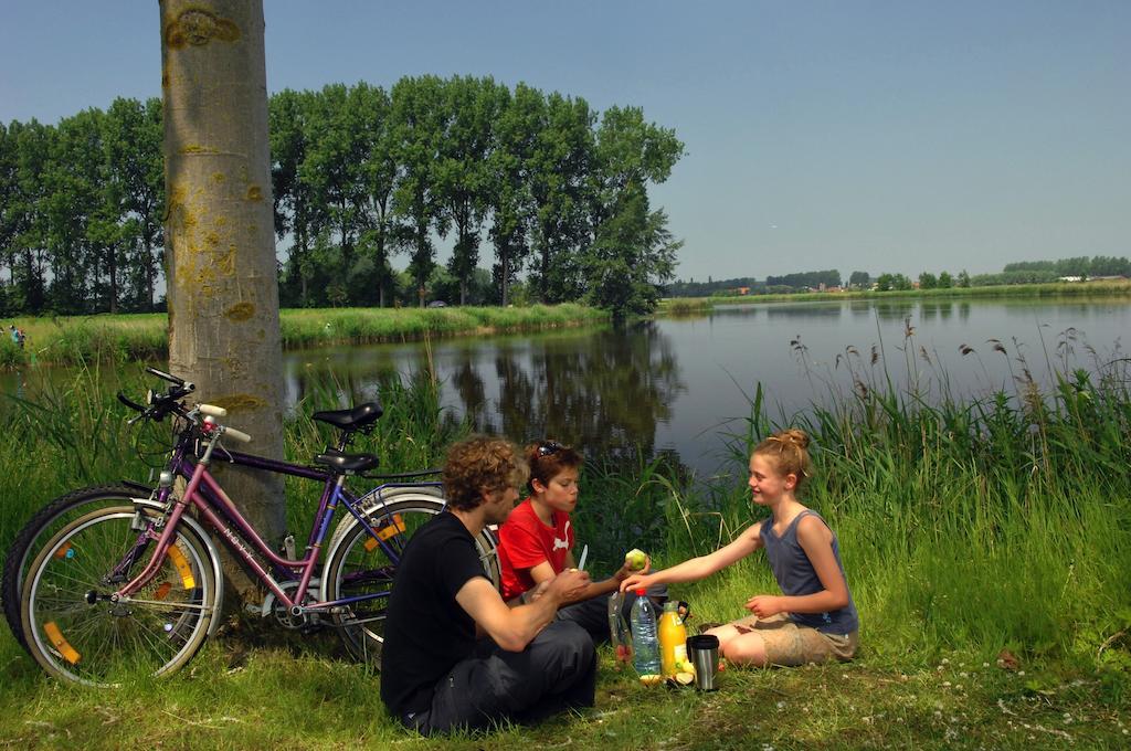 Het Godshuis Hotel Sint Laureins Bagian luar foto